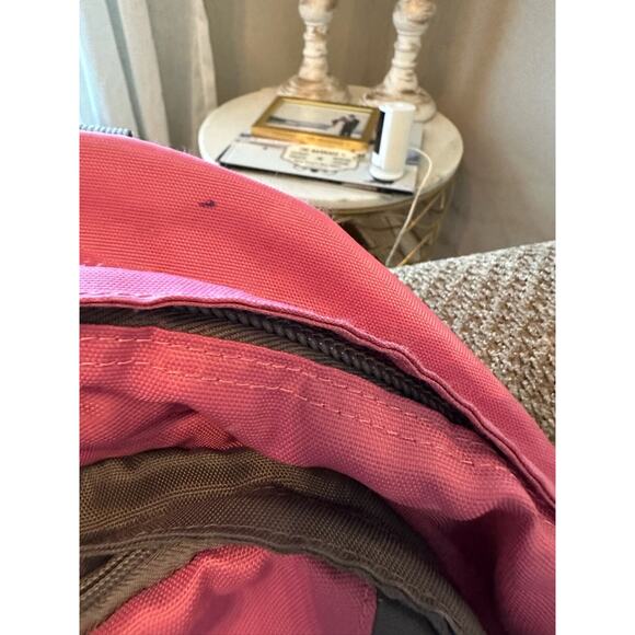 The North‎ Face Vault Backpack Pink Grey Youth School Travel Bag - Picture 4 of 8